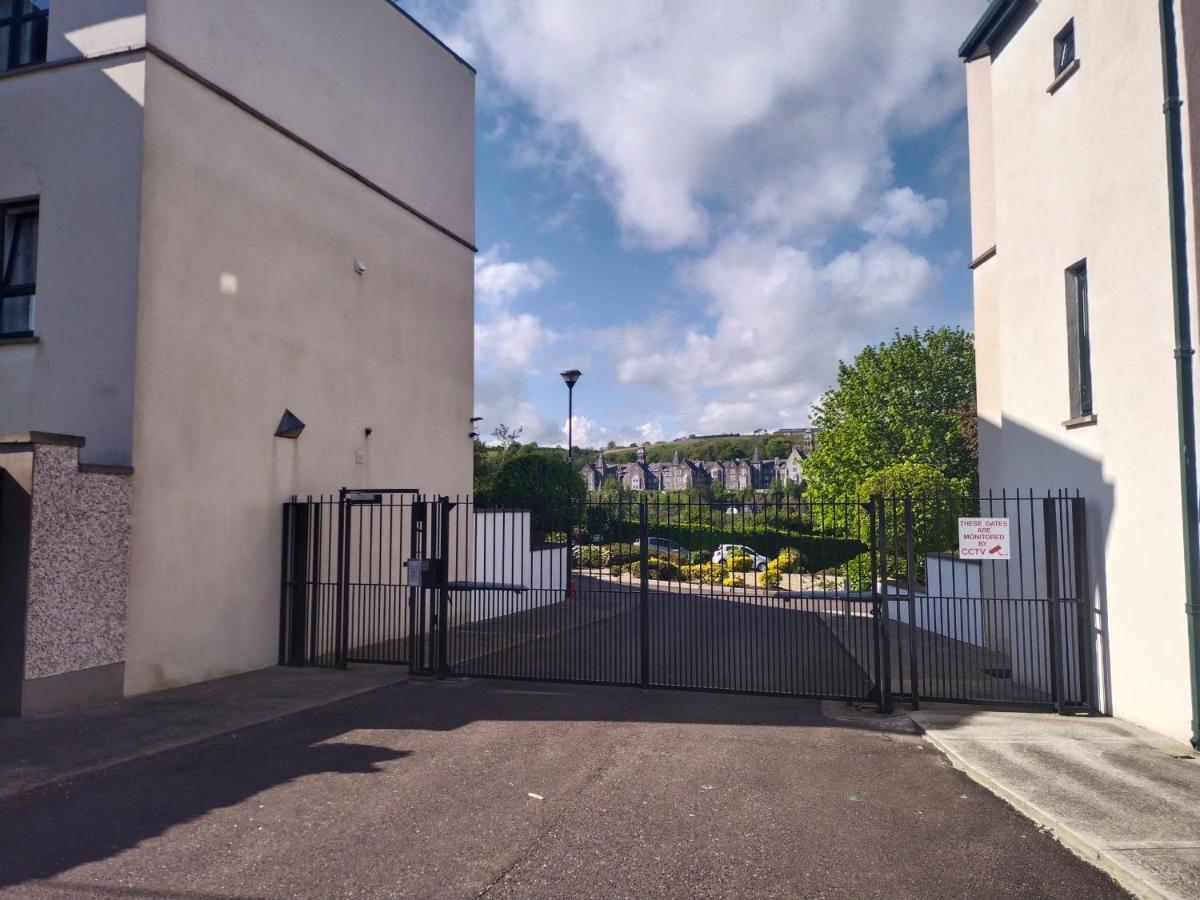 Crescent Apartments Homestay Cork Extérieur photo