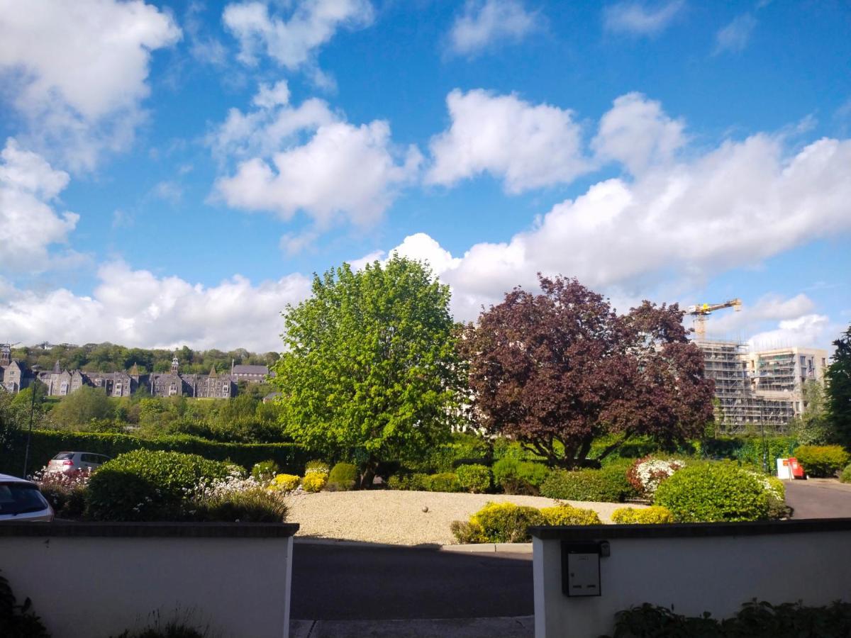 Crescent Apartments Homestay Cork Extérieur photo