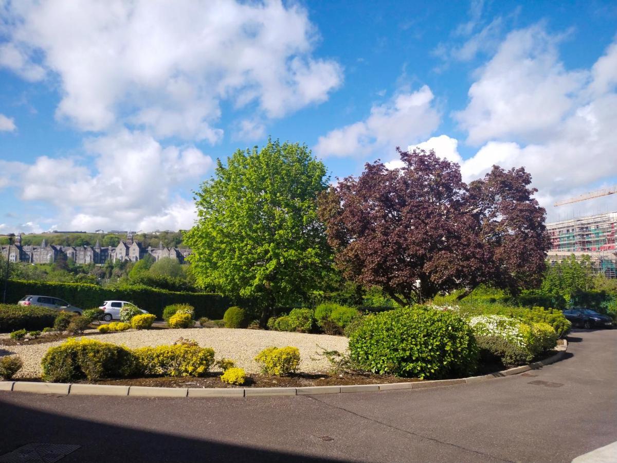 Crescent Apartments Homestay Cork Extérieur photo